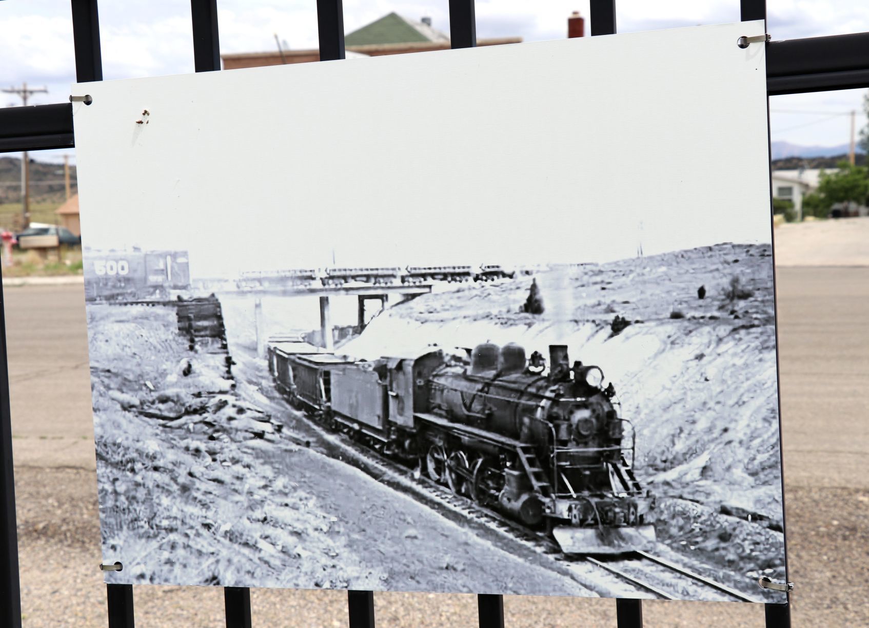Fallen Miners Memorial - Historic train photo at memorial